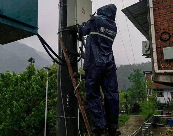華山北峰基站停電，移動華陰維護班緊急發電保障通信