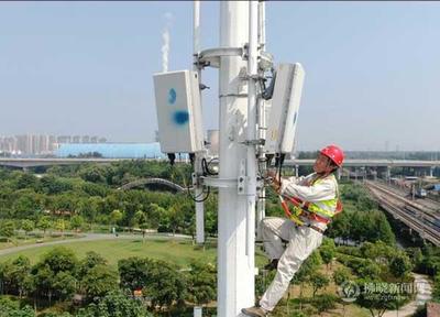 無懼夏日炎熱，以汗水“衛(wèi)”護(hù)通信服務(wù)——記通訊設(shè)備修理人員的堅(jiān)守與奉獻(xiàn)